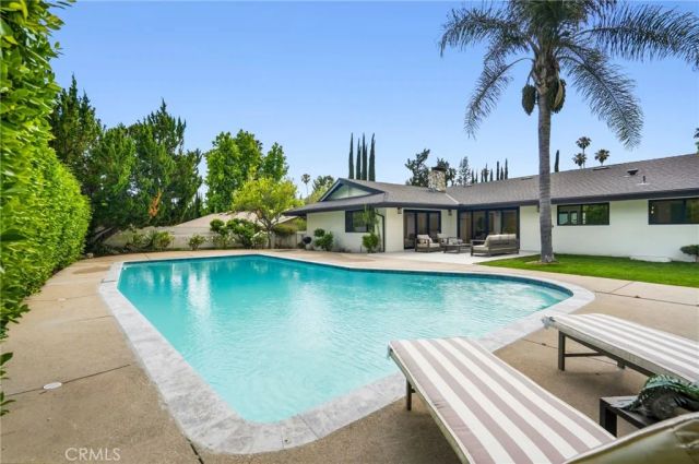 4614 La Subida, Tarzana, CA 91356