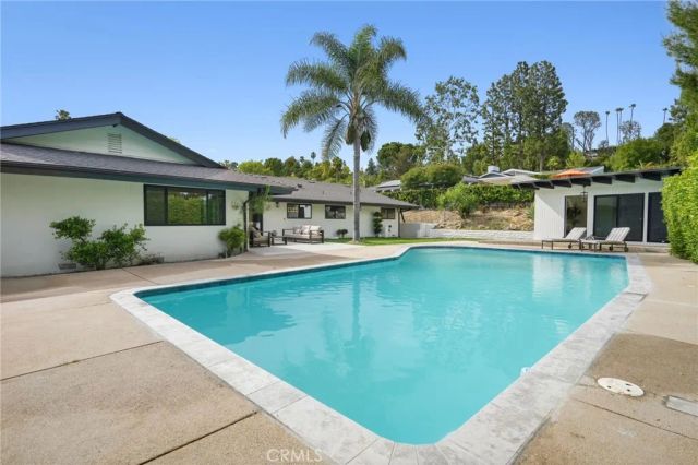 4614 La Subida, Tarzana, CA 91356