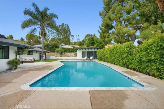 4614 La Subida, Tarzana, CA 91356