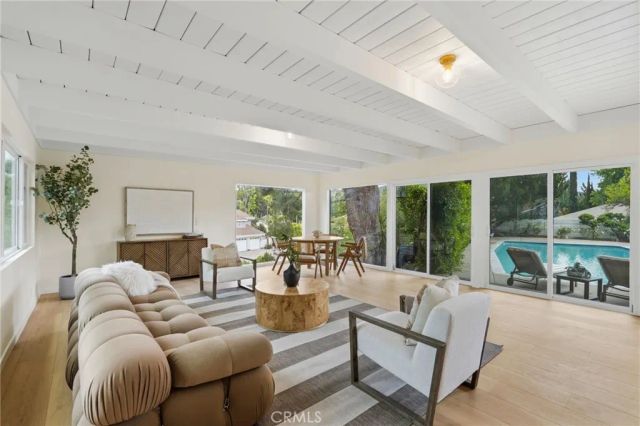 4614 La Subida, Tarzana, CA 91356