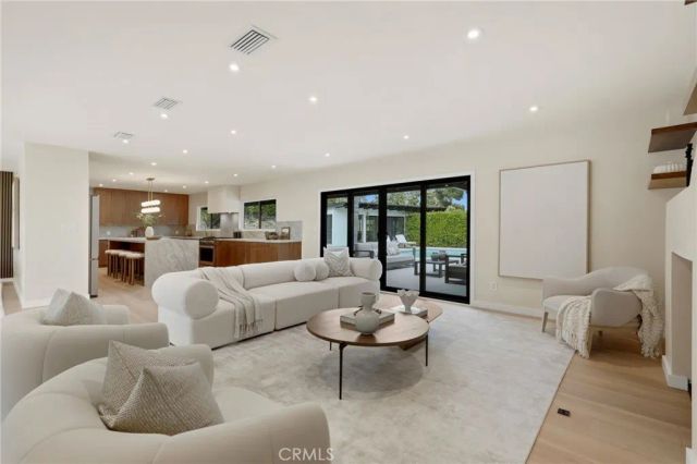 4614 La Subida, Tarzana, CA 91356
