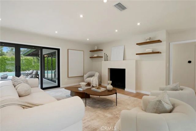 4614 La Subida, Tarzana, CA 91356