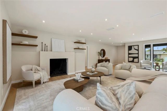 4614 La Subida, Tarzana, CA 91356