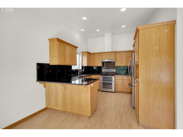 589 MARY NEAL Ln, Creswell, OR 97426