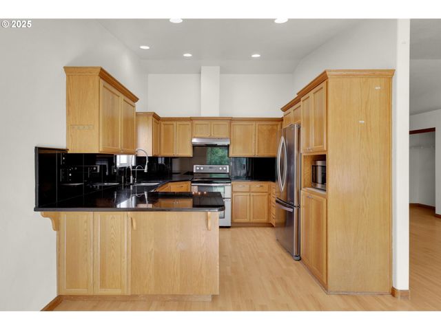 589 MARY NEAL Ln, Creswell, OR 97426