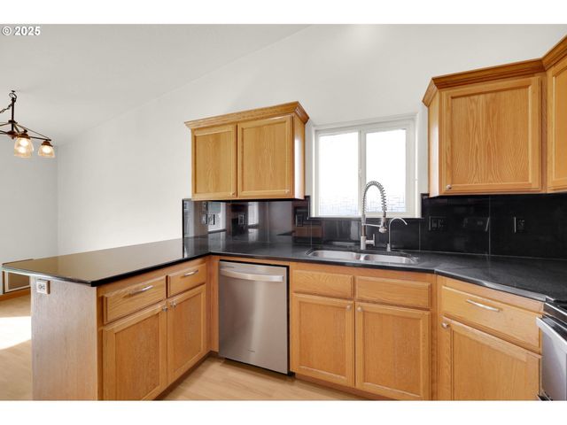 589 MARY NEAL Ln, Creswell, OR 97426