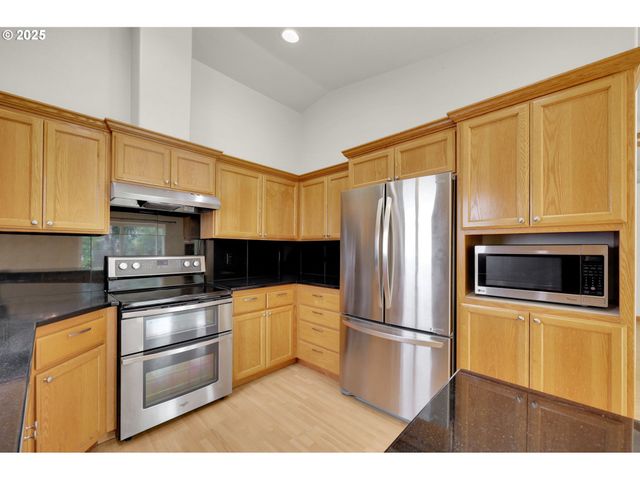 589 MARY NEAL Ln, Creswell, OR 97426