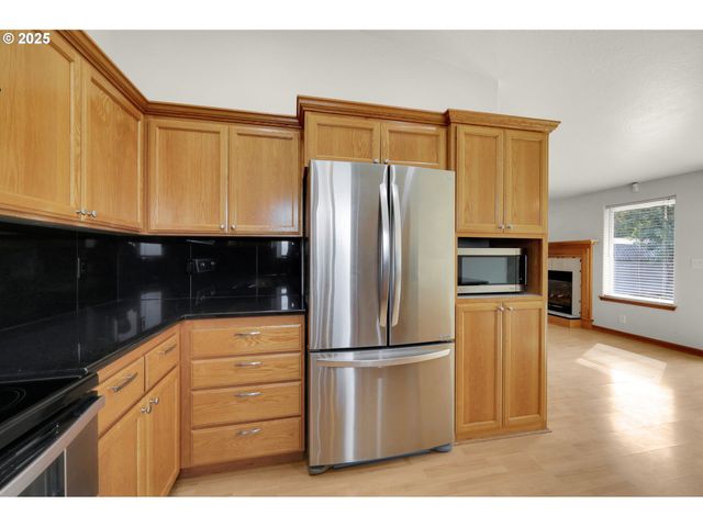 589 MARY NEAL Ln, Creswell, OR 97426