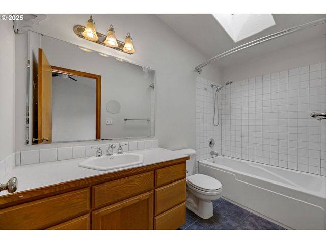 589 MARY NEAL Ln, Creswell, OR 97426