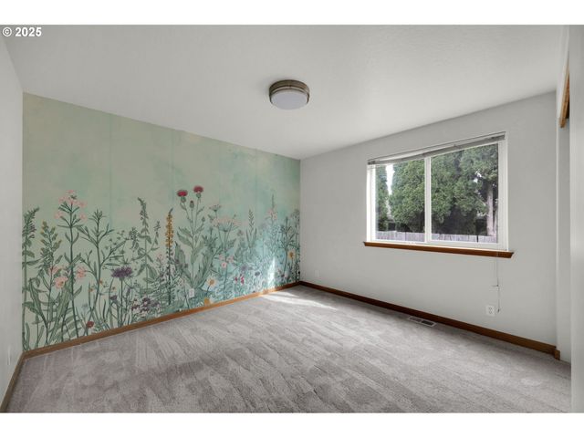 589 MARY NEAL Ln, Creswell, OR 97426