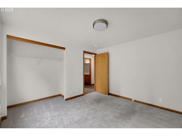 589 MARY NEAL Ln, Creswell, OR 97426