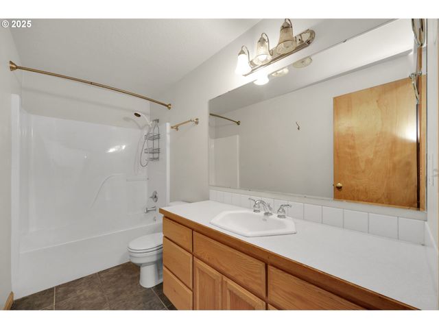 589 MARY NEAL Ln, Creswell, OR 97426