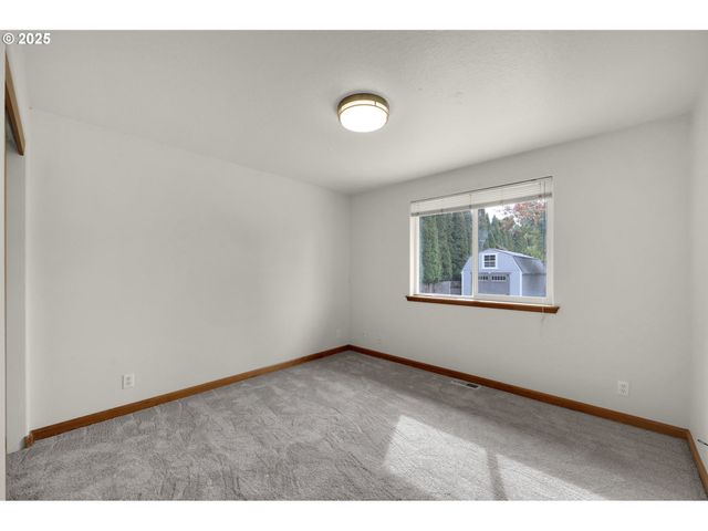 589 MARY NEAL Ln, Creswell, OR 97426