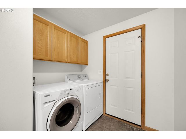 589 MARY NEAL Ln, Creswell, OR 97426