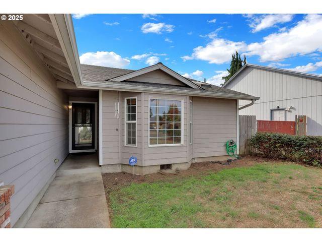 589 MARY NEAL Ln, Creswell, OR 97426
