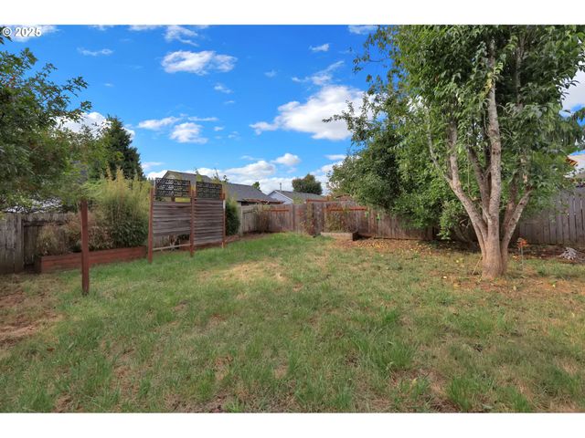 589 MARY NEAL Ln, Creswell, OR 97426