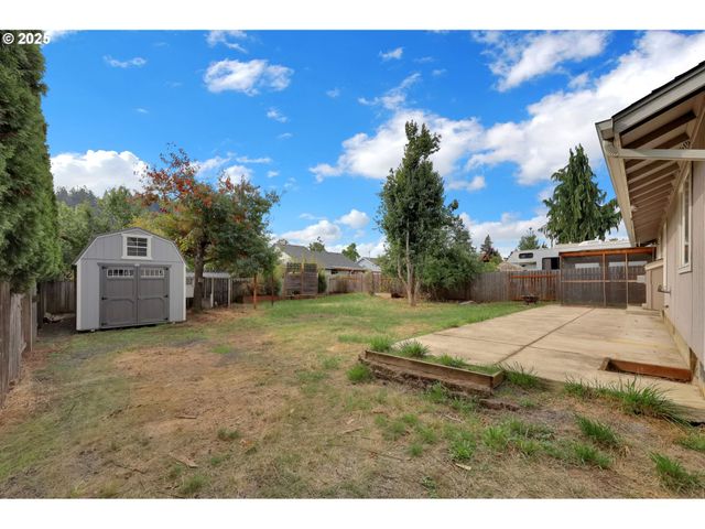 589 MARY NEAL Ln, Creswell, OR 97426