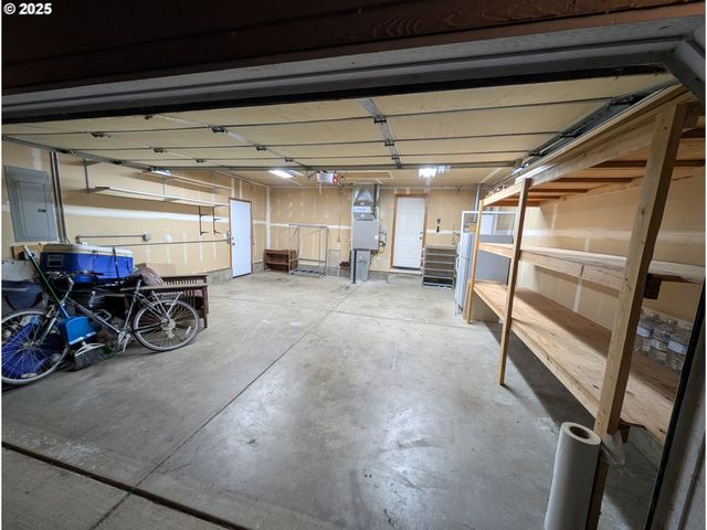 589 MARY NEAL Ln, Creswell, OR 97426