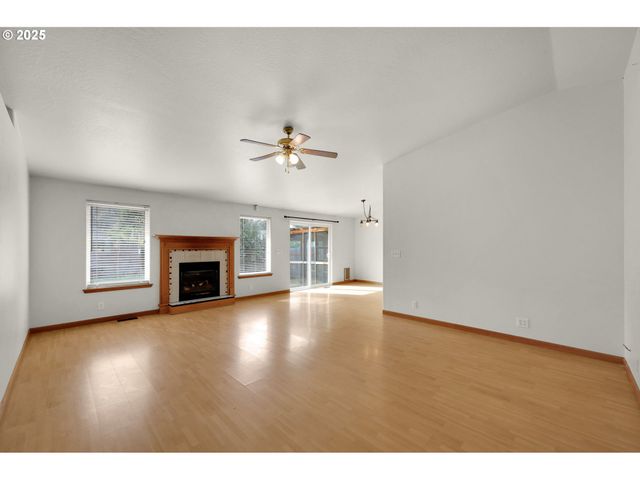 589 MARY NEAL Ln, Creswell, OR 97426