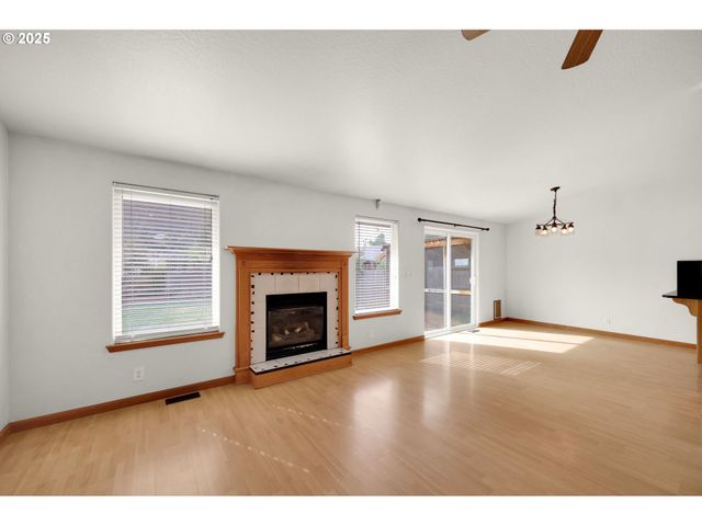 589 MARY NEAL Ln, Creswell, OR 97426