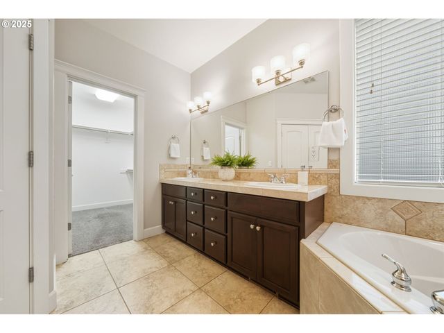 514 Nw 24TH Cir, Camas, WA 98607