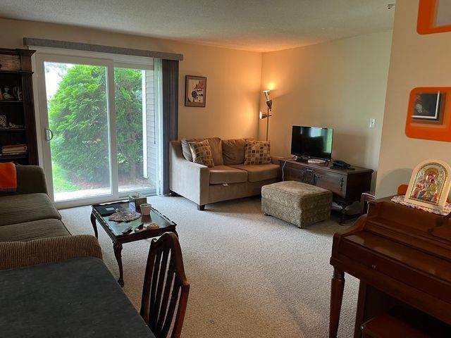 5 Post Oak Ln 14, Natick, MA 01760
