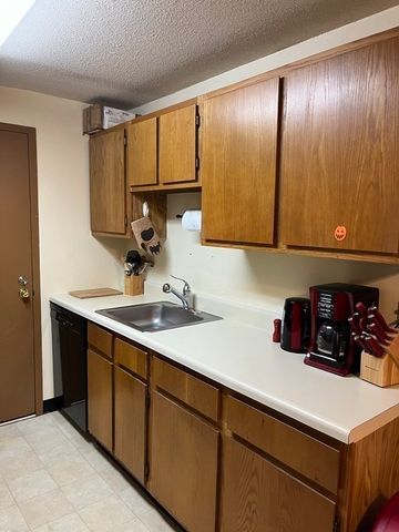 5 Post Oak Ln 14, Natick, MA 01760