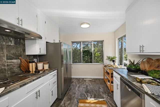 1067 Ridge Park Dr, Concord, CA 94518