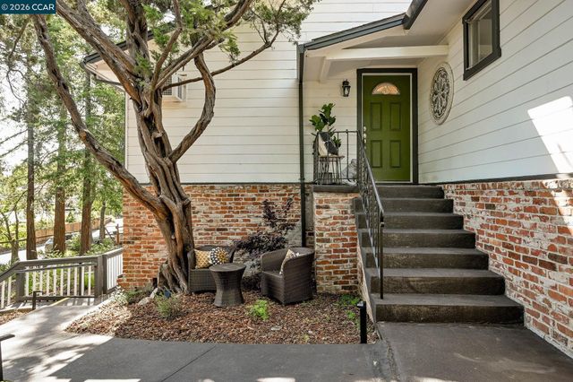1067 Ridge Park Dr, Concord, CA 94518