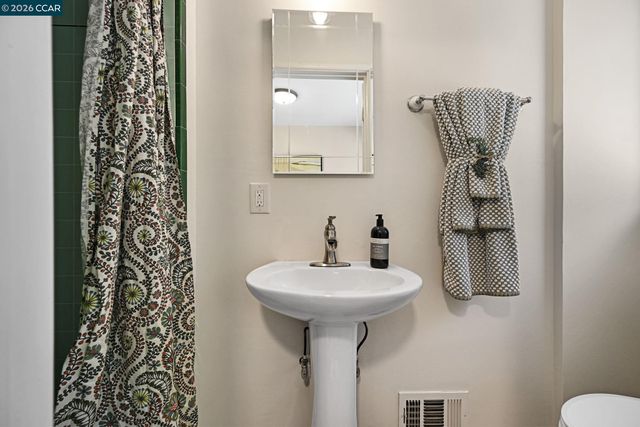 1067 Ridge Park Dr, Concord, CA 94518