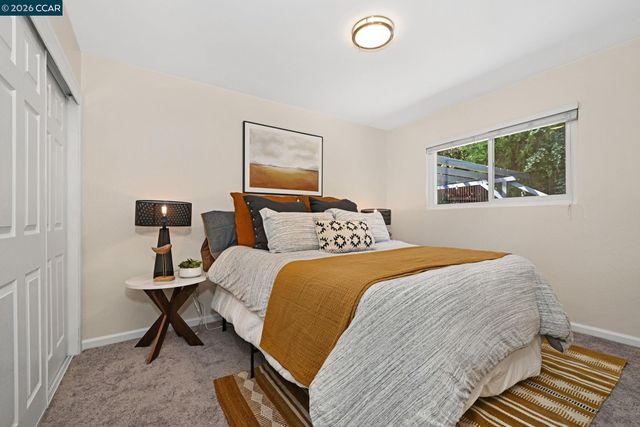 1067 Ridge Park Dr, Concord, CA 94518