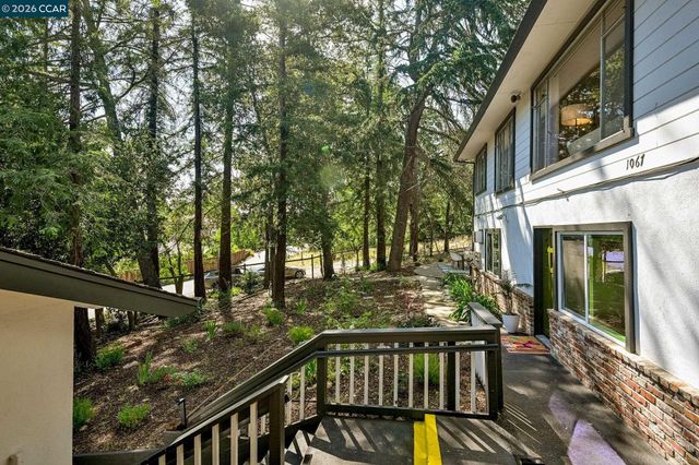 1067 Ridge Park Dr, Concord, CA 94518