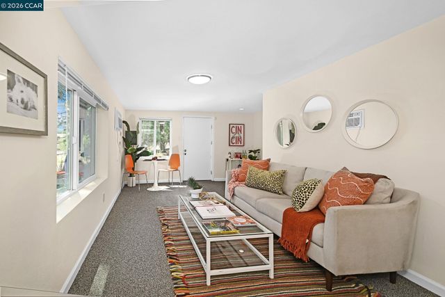 1067 Ridge Park Dr, Concord, CA 94518
