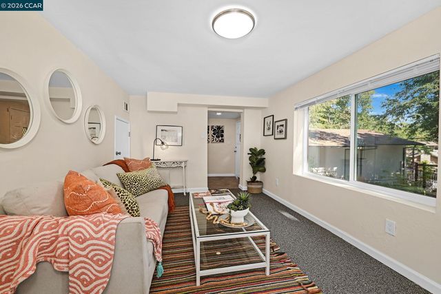 1067 Ridge Park Dr, Concord, CA 94518