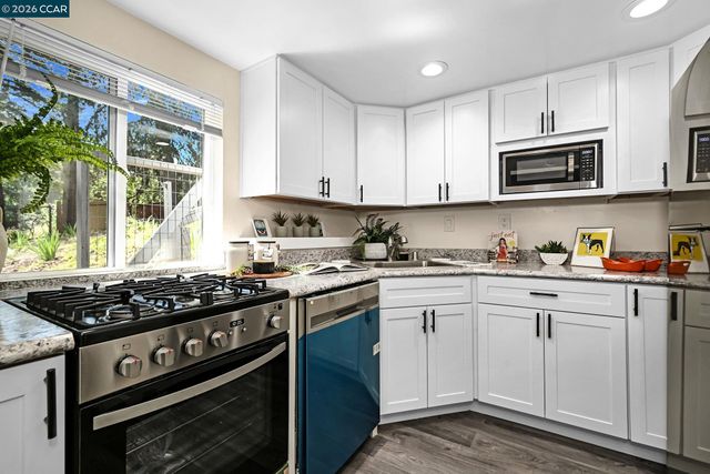1067 Ridge Park Dr, Concord, CA 94518