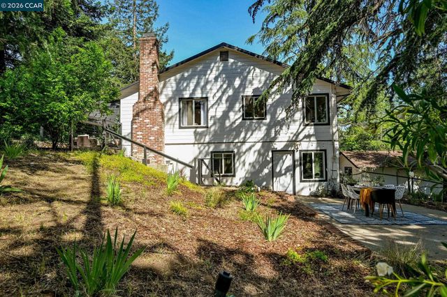 1067 Ridge Park Dr, Concord, CA 94518