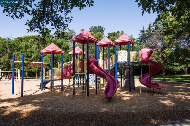 1067 Ridge Park Dr, Concord, CA 94518