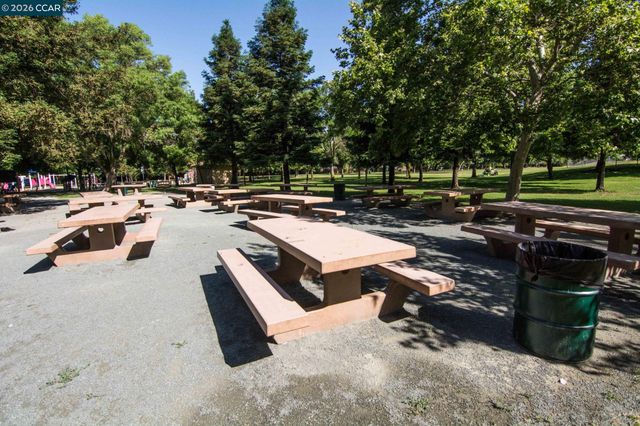 1067 Ridge Park Dr, Concord, CA 94518