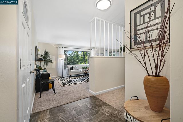 1067 Ridge Park Dr, Concord, CA 94518