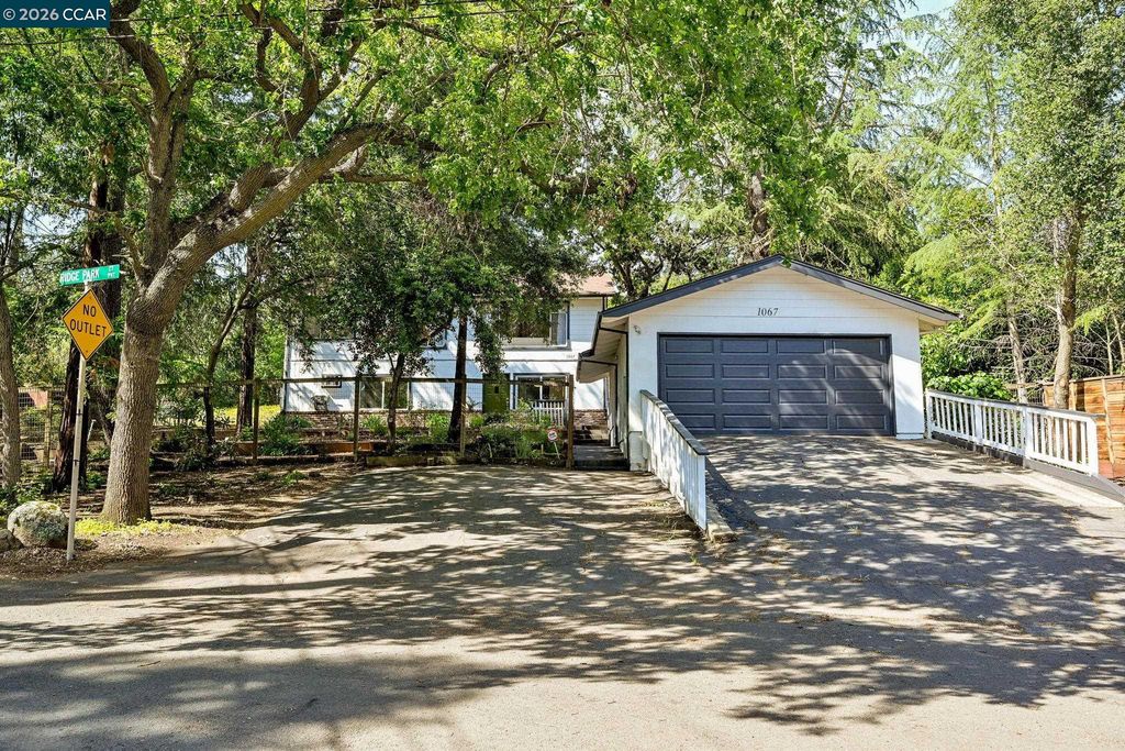 1067 Ridge Park Dr, Concord, CA 94518