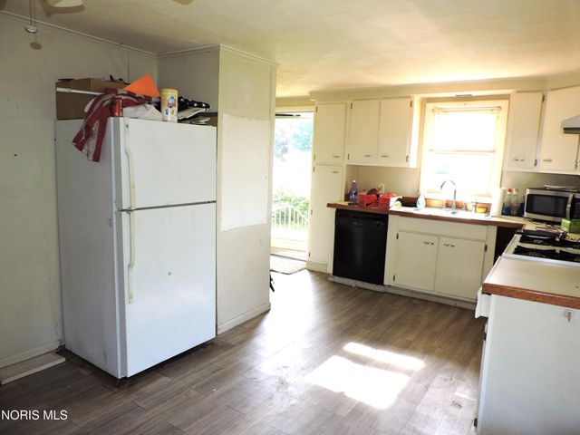 7048 Kipling Drive, Holland, OH 43528