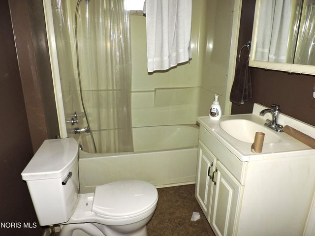 7048 Kipling Drive, Holland, OH 43528