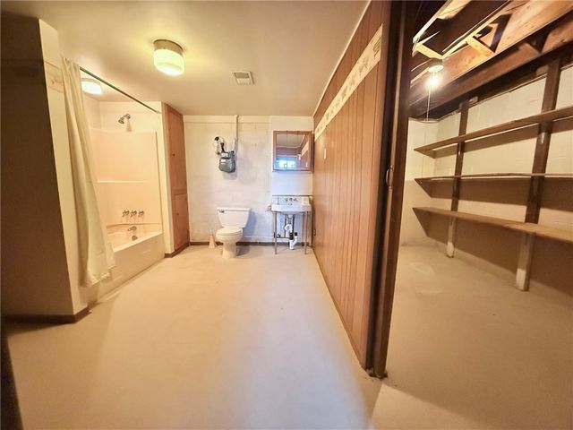 123 W Northview Avenue, Neshannock Twp, PA 16105