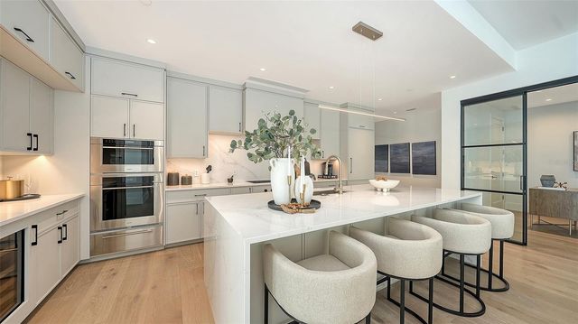 253 GOLDEN GATE POINT 703, Sarasota, FL 34236