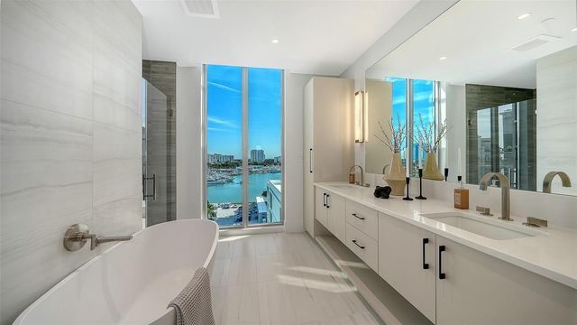 253 GOLDEN GATE POINT 703, Sarasota, FL 34236