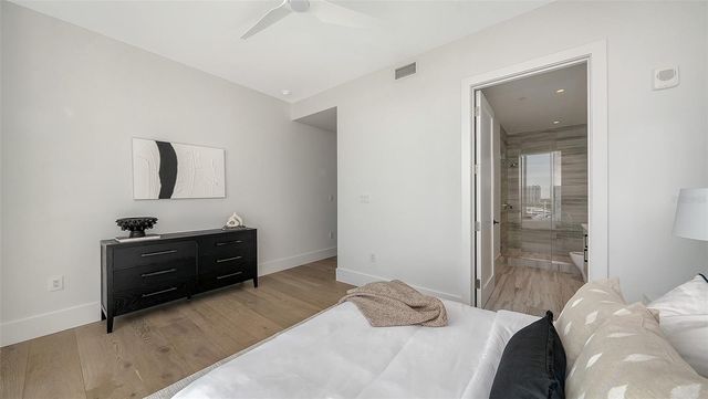 253 GOLDEN GATE POINT 703, Sarasota, FL 34236