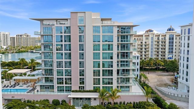 253 GOLDEN GATE POINT 703, Sarasota, FL 34236
