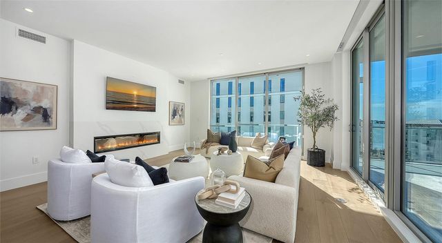 253 GOLDEN GATE POINT 703, Sarasota, FL 34236