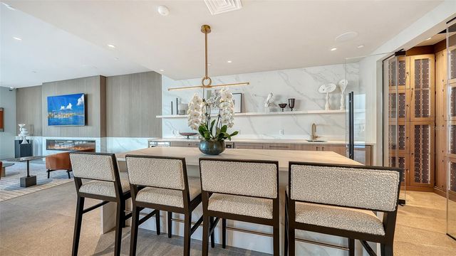 253 GOLDEN GATE POINT 703, Sarasota, FL 34236