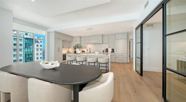 253 GOLDEN GATE POINT 703, Sarasota, FL 34236